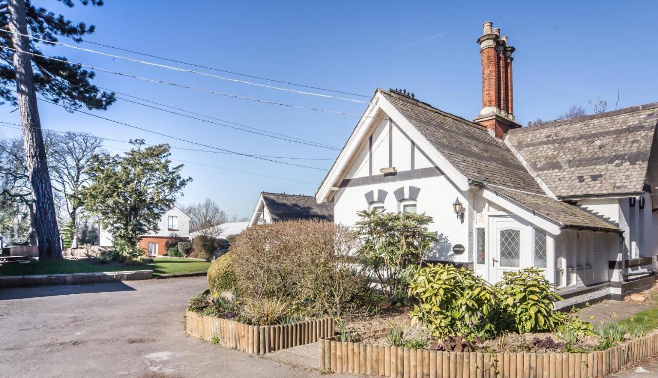 The Manor At Bickley Hotel Bromley Exterior photo
